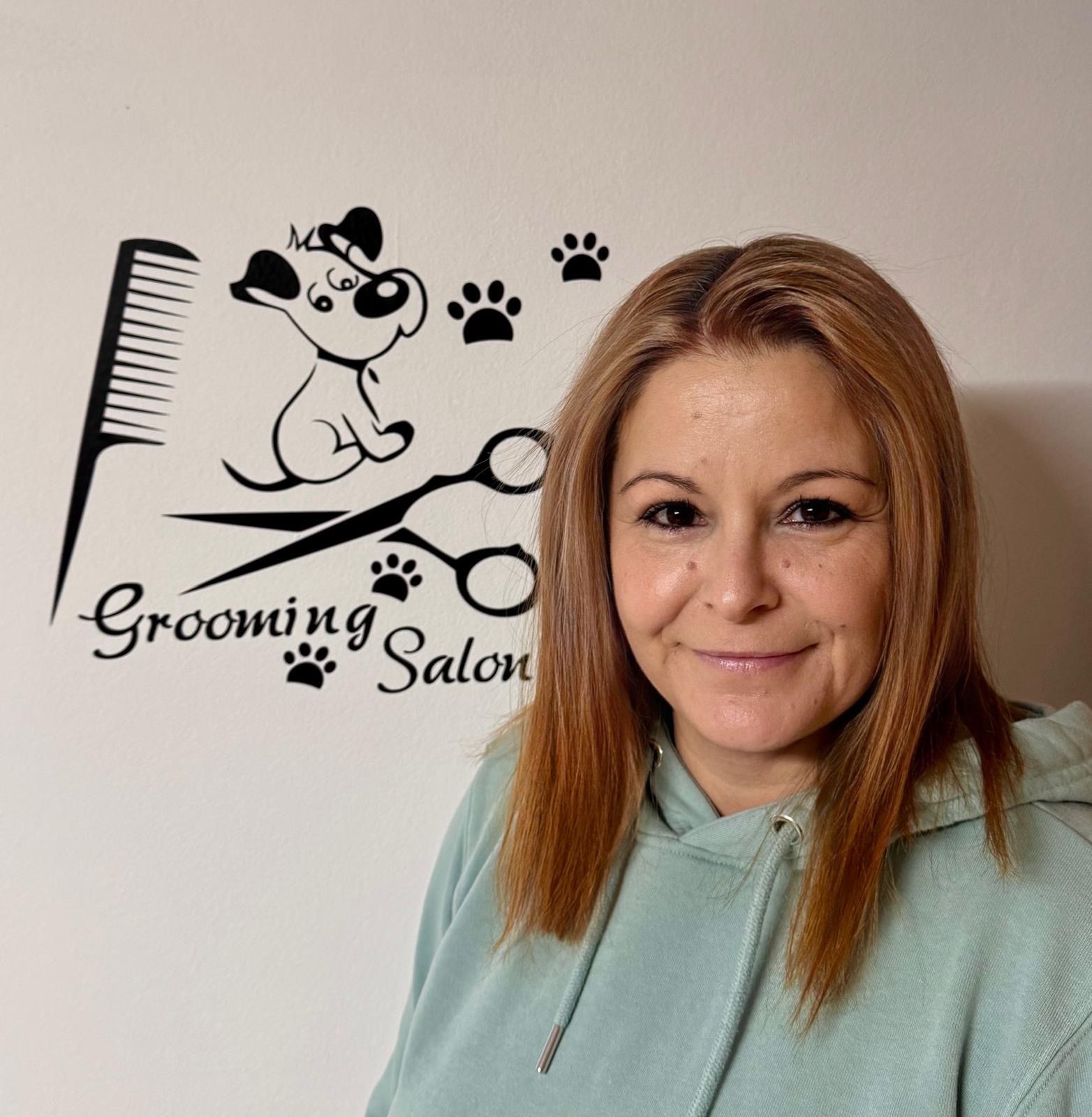 Hundefriseurin Jana in ihrem Hundesalon in Plodda - Professionelle Hundepflege für die Gemeinde Muldestausee