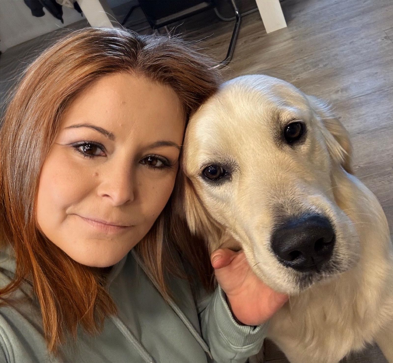 Hundefriseurin Jana mit ihrem eigenen Hund – liebevolle und erfahrene Hundepflegerin aus Plodda bei Muldestausee